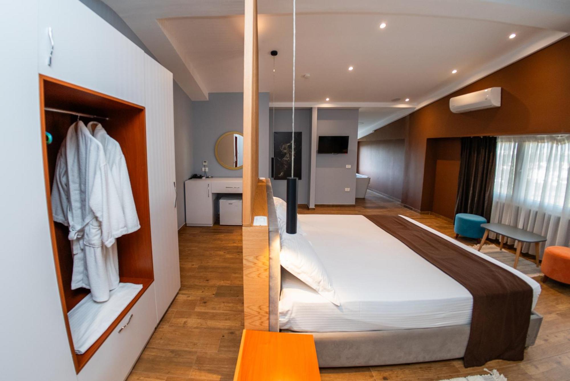 Olivar Hotel Tirana Selitë e Vogël Екстериор снимка